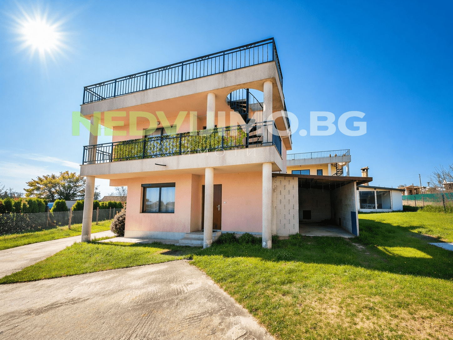 Прекрасна къща под наем на минути от морето с двор – Галата — 1